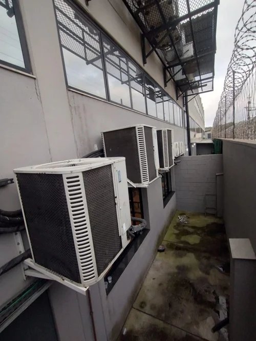 Conjunto de equipamentos de climatização empresarial atendidos pela D2